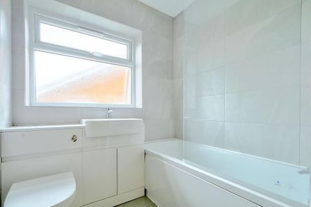 2 bedroom semi-detached bungalow to rent - Photo 5