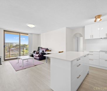 Modern Apartment with Stunning Views - Photo 1