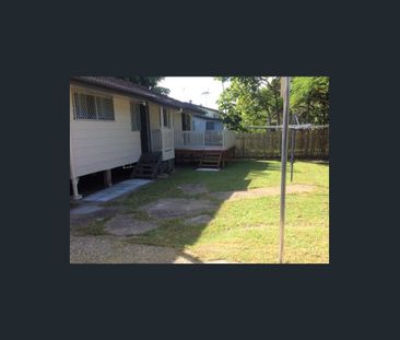 Conveniently Located, Neat, Clean, Spacious, 3 Bed home - Photo 3