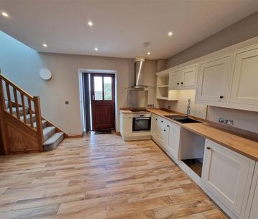 2 bedroom barn conversion to rent - Photo 2