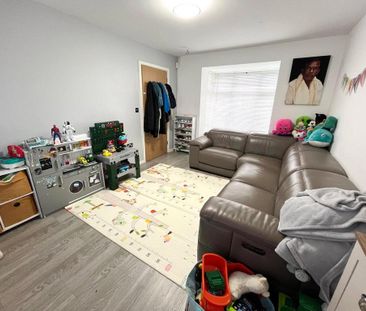 3 bedroom detached house to rent - Photo 2