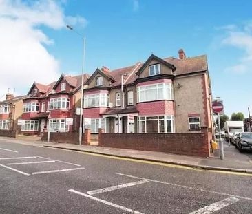 1 Bed Flat, Dunstable Road, LU4 - Photo 1