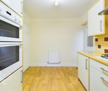 4 bedroom detached house to rent - Photo 2
