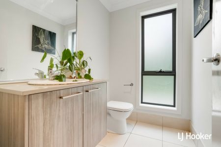 Beautiful 4 Bedroom Home in Great Location! - Photo 2