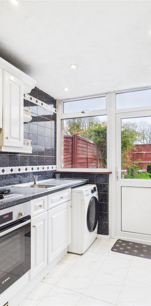 Winscombe, Bracknell Winscombe, Bracknell - Photo 1