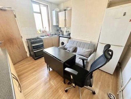 1 bedroom in a house share to rent - Photo 4