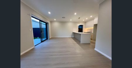 Brand New 4-Bedroom Home in Prime Austral Location - Photo 4