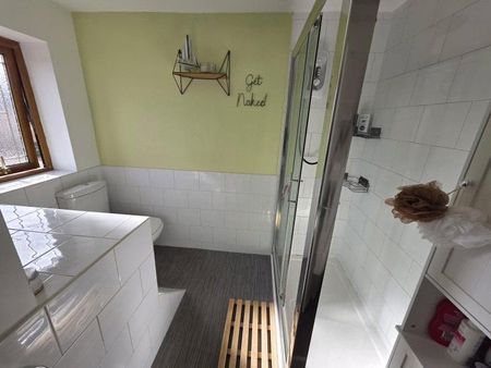3 bedroom semi-detached house to rent - Photo 5