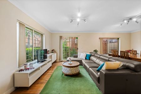 Beautifully presented townhouse in Croydon Park - Photo 2