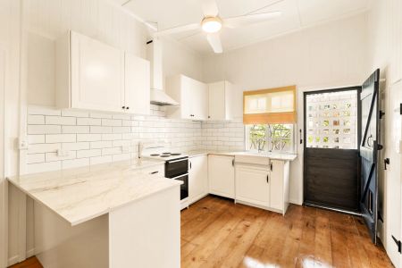 Charming Queenslander on the Hill - Light, Leafy and Full of Character - Photo 5