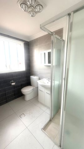 Quality Family Residence in Peaceful Edensor Park for RENT! - Photo 4