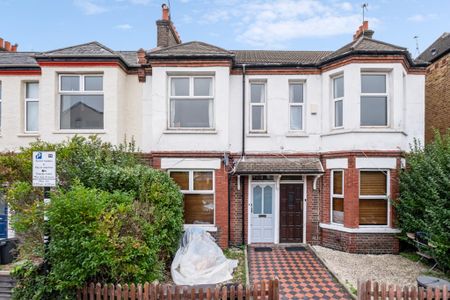 3 bedroom flat to rent - Photo 2