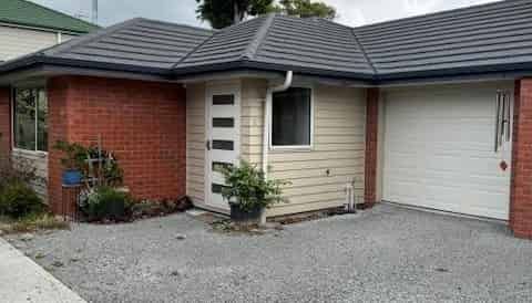 Lovely 3-Bedroom Brick & Tile Home - Photo 1