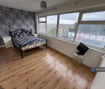 1 bedroom in a flat share to rent - Photo 2