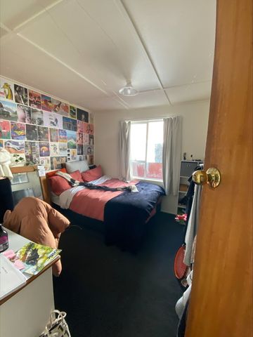 Modern 2-Bedroom Apartment with City Views – Walk to University & Hospital - Photo 5