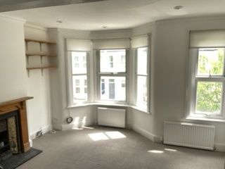 2 Bed Flat, Upper Floor, SW18 - Photo 4