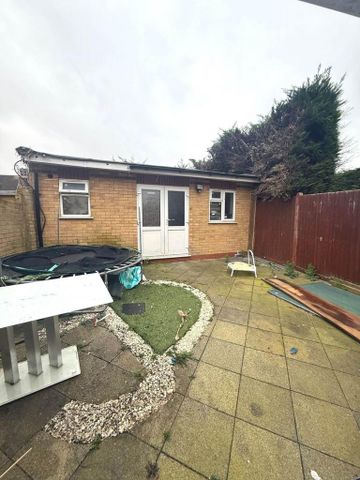 2 bedroom end of terrace house to rent - Photo 5