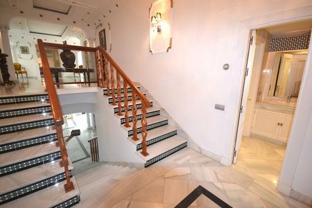 Apartment in Puerto Banús, Costa del Sol - Photo 4