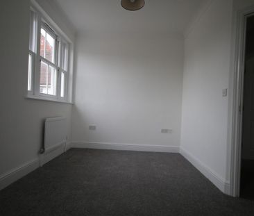 3 bedroom end of terrace house to rent - Photo 4