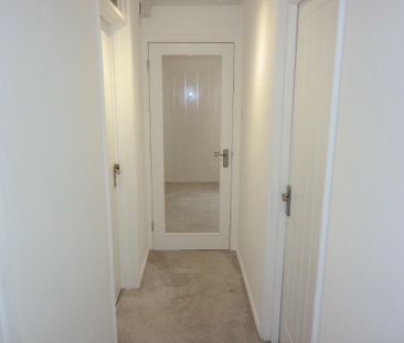 2 bedroom ground floor flat to rent - Photo 6
