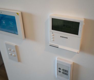 Massive Living & Bedroom Space In Prime Location - Photo 2