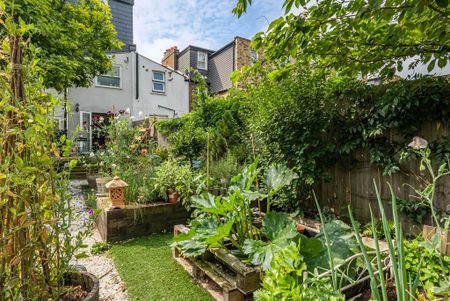 3 bedroom terraced house to rent - Photo 3