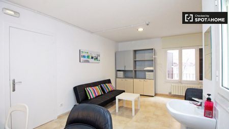 barcelona, Catalonia 08023 - Photo 2