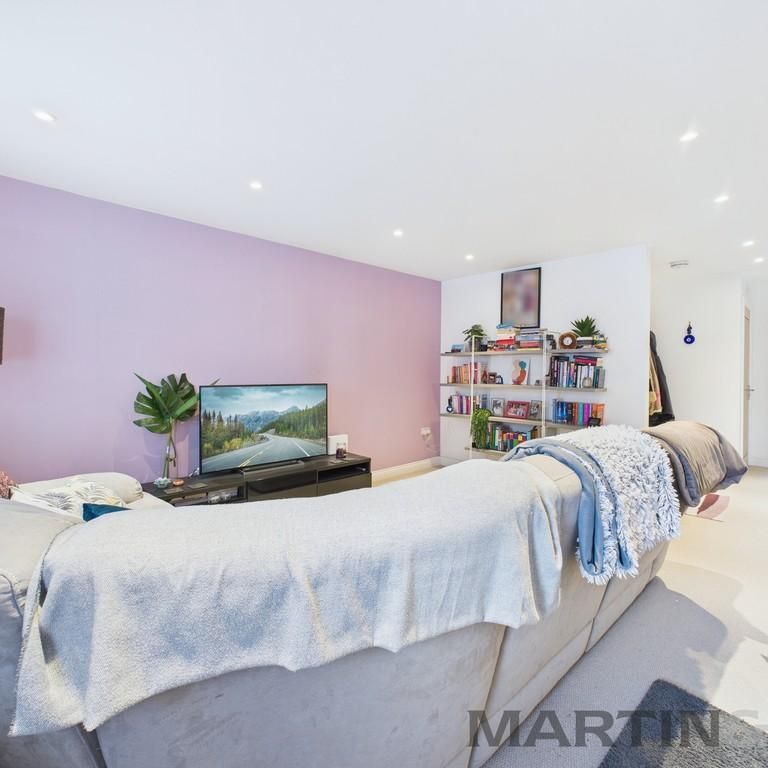 3 bedroom end of terrace house to rent - Photo 1