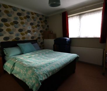 Angus Close, Banbury - Photo 4