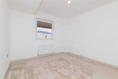 Flat 1/3, 16 Lapwing Crescent - Photo 2