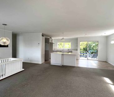 Spacious Three-Bedroom Home with Modern Comfort - Photo 1