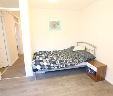 Spey Street – Room 1 - Photo 4