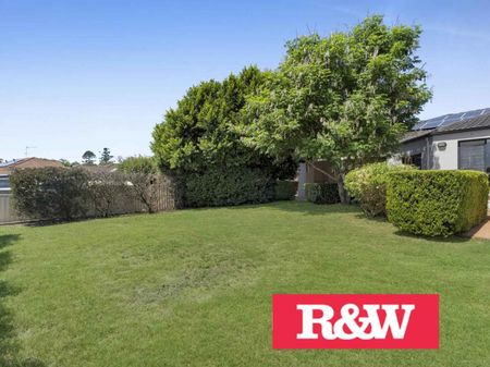 STUNNING 4 BEDROOM FAMILY HOME !! - Photo 5