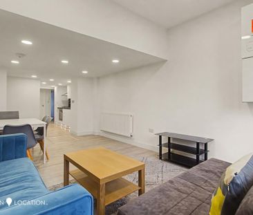 2 bedroom flat to rent - Photo 2