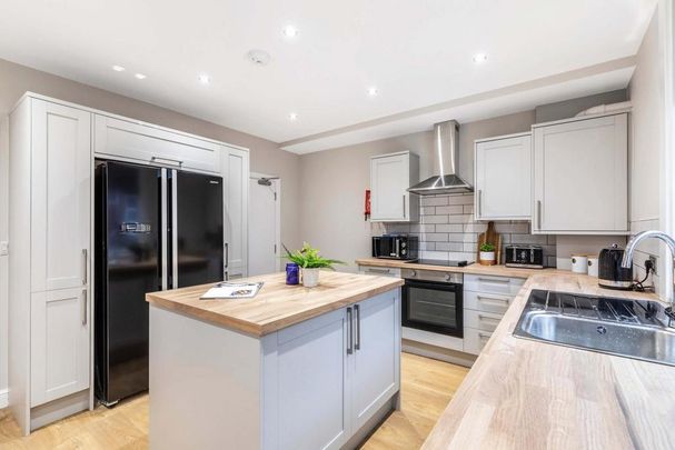 6 bedroom house to rent - Photo 1