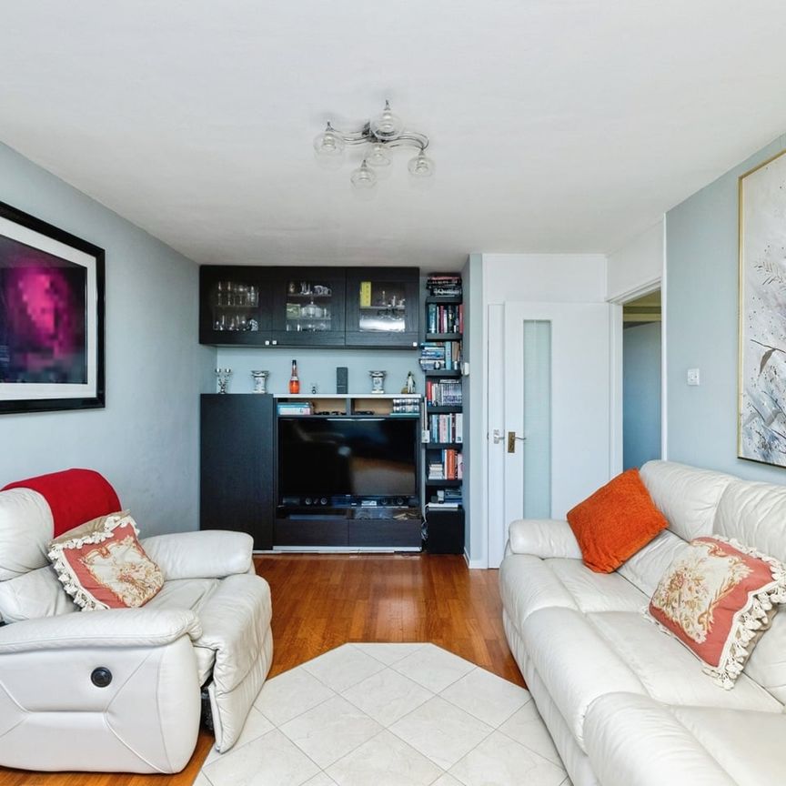 3 Bed Flat, Ward Point, SE11 - Photo 1
