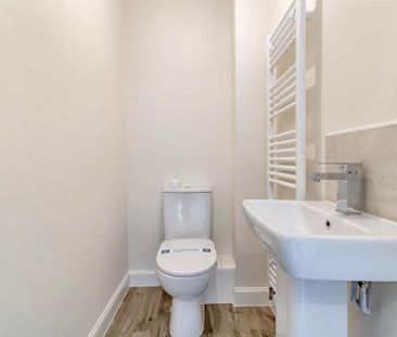 3 bedroom end of terrace house to rent - Photo 4