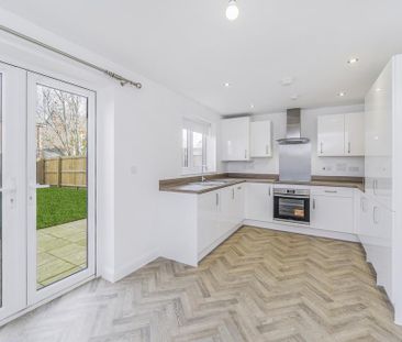 3 bedroom semi-detached house to rent - Photo 4