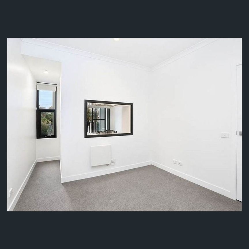 Peaceful inner city living - Photo 1