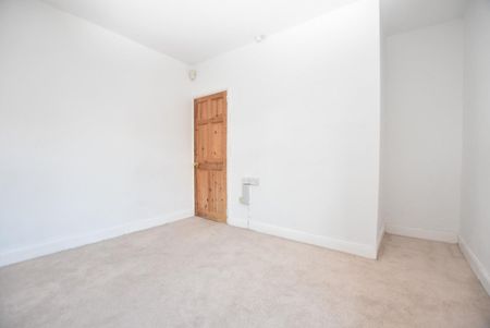 2 bedroom House To Let - Photo 3