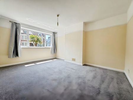 Flat to rent - Lee High Road, Lewisham, SE13 - Photo 2