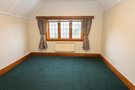 Spacious 4-Bedroom Home in the Heart of Dunedin – City Living at Its Best - Photo 3