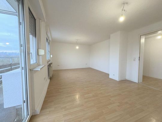 Großzügige 5-ZKB-Wohnung mit Einbauküche & großem Balkon In Saarbrücken-Burbach - Foto 1