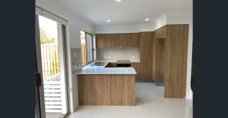 Spacious 4 bedroom Family Home with Double Garage and Extra Driveway Parking in Calamvale - Photo 2