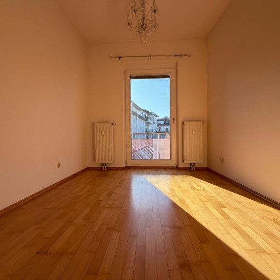 Urban wohnen mit Außenfläche – 2 Zimmer direkt am Hauptplatz - Photo 1