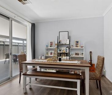 UNFURNISHED GEM IN THE HEART OF BANKSIA GROVE - Photo 2