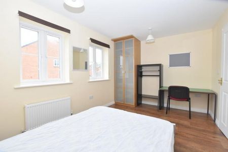 3 bedroom semi-detached house to rent - Photo 5