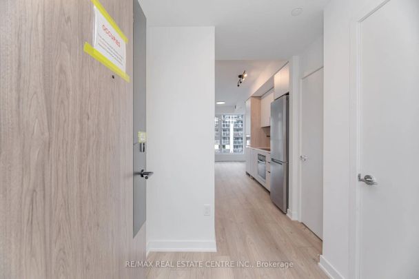 1007 The Queensway #731 - Photo 1