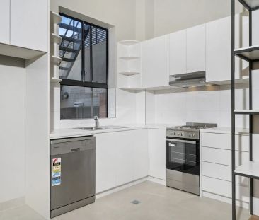 New York meets Petersham in newly refurbished residence - Also know... - Photo 2