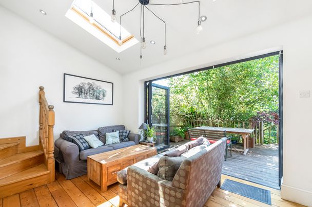 Lansdowne Lane, Charlton, SE7, London - Photo 1